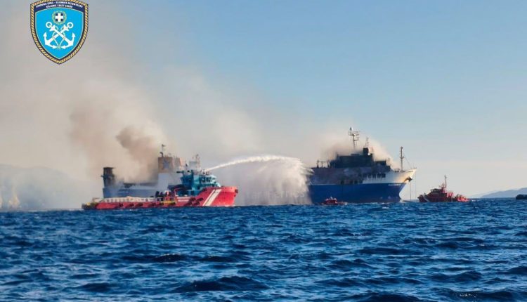 Συνεχίζεται-η-επιχείρηση-αντιμετώπισης-της-πυρκαγιάς-στο-«blue-carrier-2»