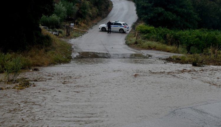 «Δεν-μπόρεσα-να-σώσω-τίποτα»:-Πλημμύρισαν-υπόγεια-στην-Εύβοια,-καλλιέργειες-και-κατολισθήσεις-–-Απεγκλωβισμός-δύο-τουριστών
