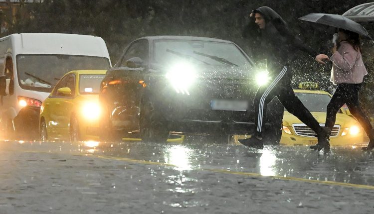 «Άρωμα»-χειμώνα-με-βροχές,-θυελλώδεις-ανέμους-και-πτώση-της-θερμοκρασίας-–-Πού-θα-είναι-πιο-έντονα-τα-φαινόμενα