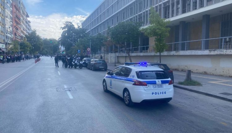 Εκκενώνεται-το-Δικαστικό-Μέγαρο-Θεσσαλονίκης-μετά-από-τηλεφώνημα-για-βόμβα