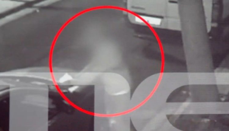 Απίστευτη-καταγγελία-στο-Ηράκλειο:-Έβαλαν-φωτογραφία-και-προσωπικά-στοιχεία-γυναίκας-σε-δεκάδες-αυτοκίνητα