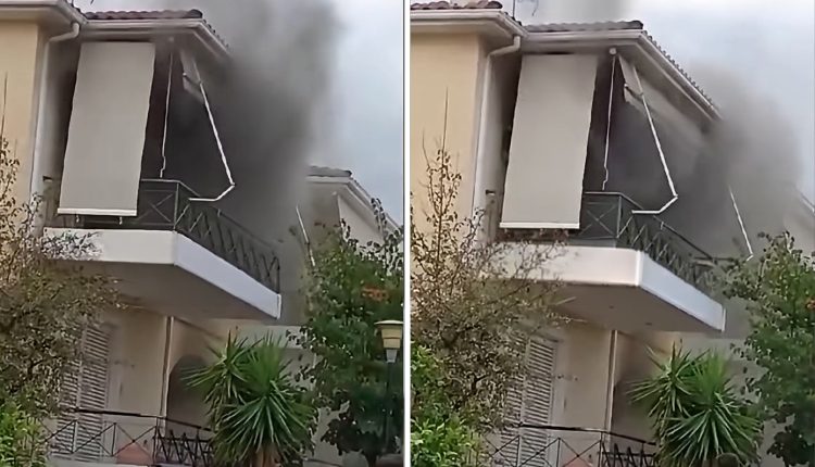 Ο-δραματικός-απεγκλωβισμός-γυναίκας-από-φλεγόμενο-σπίτι-στο-Αίγιο-–-Δείτε-το-βίντεο
