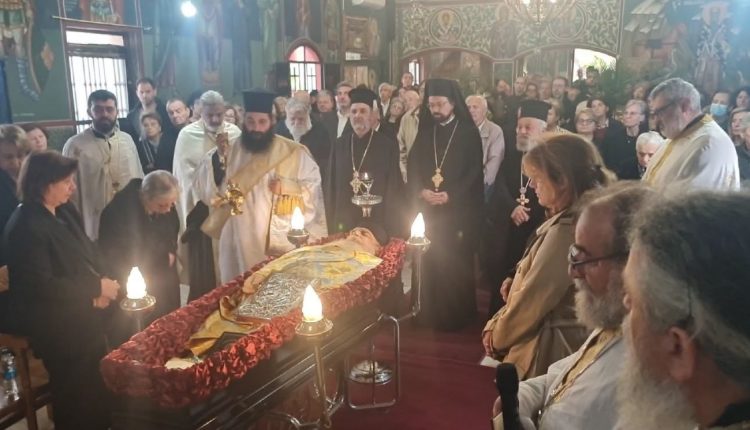 Η-Εξόδιος-Ακολουθία-του-μακαριστού-πατρός-Αλεξάνδρου-Τουλουμτσόγλου
