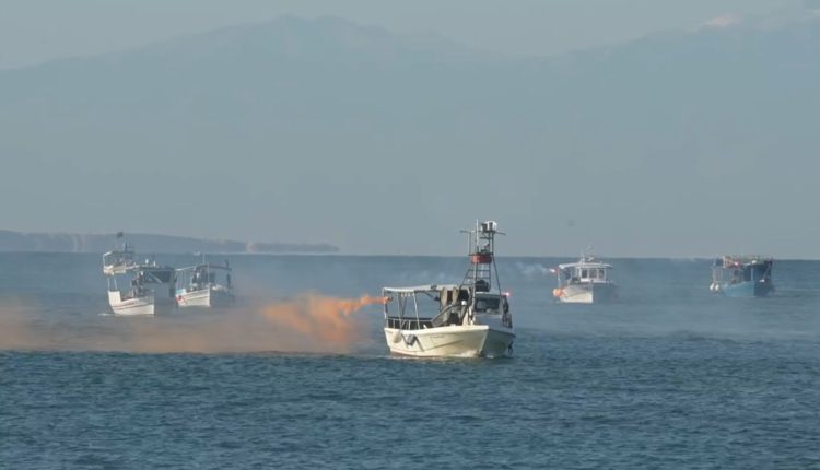 Κραυγή-αγωνίας-από-τους-ψαράδες-της-Θεσσαλονίκης,-«εμείς-χρεοκοπήσαμε»-–-Διαμαρτυρία-με-καπνογόνα-και-κόρνες-στον-Θερμαϊκό