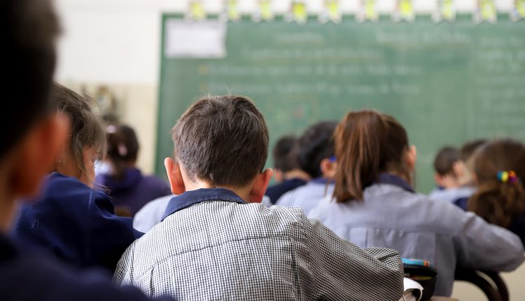 proficiency-σε-τρεις-ημέρες-και-παράδοση-στο-σπίτι-–-Καταγγελίες-για-τίτλους-χωρίς-γνώσεις,-παρέμβαση-ζητά-το-ΑΣΕΠ