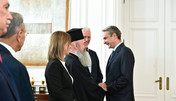 Ο-Μητροπολίτης-Περιστερίου-στην-τελετή-υπογραφής-της-σύμβασης-για-τη-δημιουργία-του-Εθνικού-Πρότυπου-Κέντρου-για-την-Άνοια