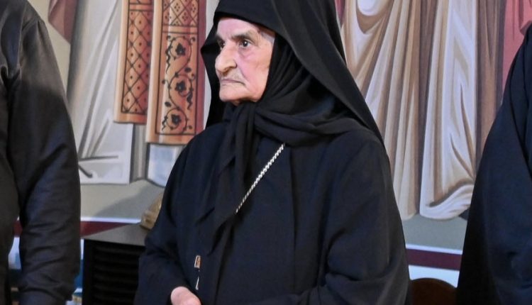 Εκοιμήθη-η-Ηγουμένη-της-Μονής-Αγίου-Παντελεήμονος-Σμόλιαν,-μοναχή-Αναστασία