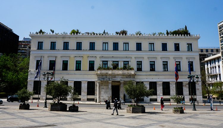 Αντιδήμαρχος-Αθηναίων-για-ηχορύπανση-στην-πλατεία-Καρύτση:-Η-αντιμετώπιση-του-προβλήματος-ξεκινά-από-τον-διάλογο