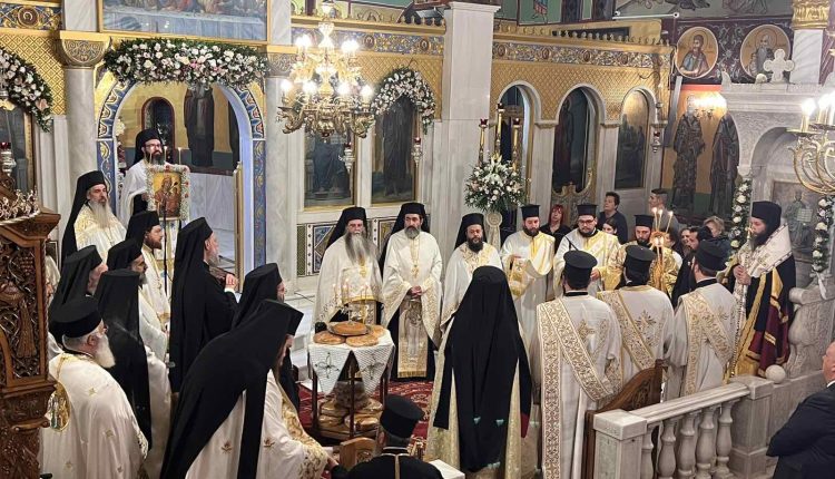 Πολυαρχιερατικός-Εσπερινός-Συνάξεως-Παναγίας-Βουρλιώτισσας-και-υποδοχή-Τιμίου-Ξύλου-στη-Ν.-Φιλαδέλφεια