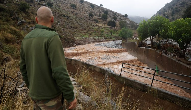 Ανυπολόγιστη-καταστροφή-στην-Κρήτη:-Πλημμυρισμένα-χιλιάδες-στρέμματα-καλλιεργειών-–-Παραλίες-καλύφθηκαν-από-λάσπη