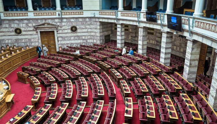 Συναγερμός-στη-Βουλή-μετά-από-τηλεφώνημα-αγνώστου-για-βόμβα