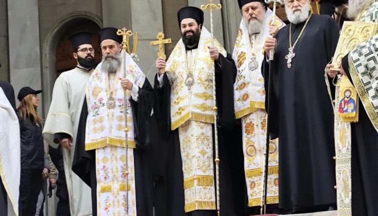 Ευλαβική-προσευχή-για-τον-Πολιούχο-Αθηνών,-Άγιο-Διονύσιο-τον-Αρεοπαγίτη,-στον-ομώνυμο-ναό-του-Κολωνακίου