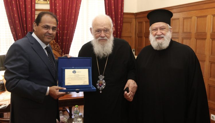 Ο-Δήμαρχος-Αμοργού-στον-Αρχιεπίσκοπο-Ιερώνυμο