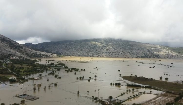 Απέραντη-λίμνη-το-Οροπέδιο-Λασιθίου-στην-Κρήτη-–-Κάτω-από-το-νερό-πάνω-από-20.000-τόνοι-πατάτας