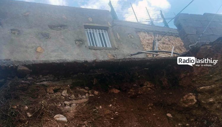 «Μετέωρο»-σπίτι-στον-Μακρύ-Γιαλό-Λασιθίου-–-Η-κακοκαιρία-παρέσυρε-το-έδαφος-κάτω-από-τη-βάση-του