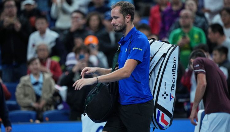 china-open:-Αποβλήθηκε-ο-Μεντβέτεφ-για-ασέβεια-στον-Τζόκοβιτς