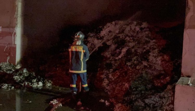 Φωτιά-τώρα-σε-εργοστάσιο-βάμβακος-έξω-από-τα-Τρίκαλα-–-Καίγονται-έξι-αποθήκες