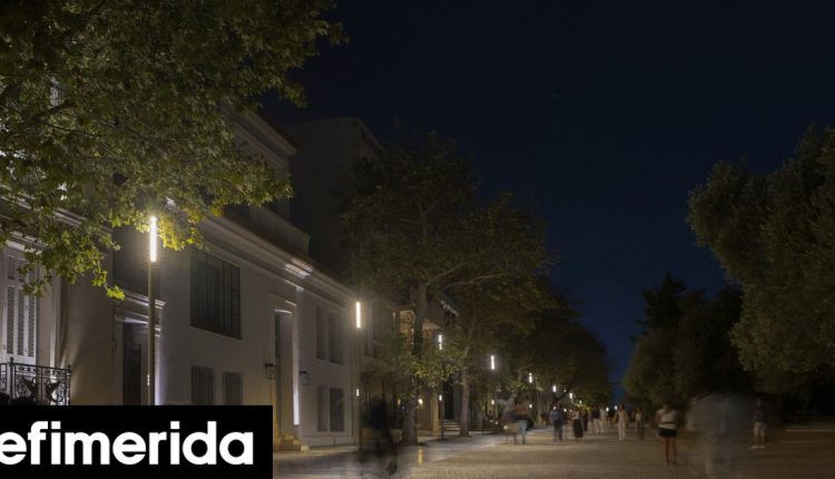 Η-Ελευθερία-Ντεκώ-φώτισε-Αρεοπαγίτου-και-Αποστόλου-Παύλου,-τον-πιο-ωραίο-περίπατο-στον-κόσμο-Δείτε-βίντεο-και-φωτογραφίες