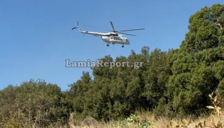 Μάχη-με-τις-φλόγες-στη-Λαμία:-Εικόνες-από-τη-γιγαντιαία-επιχείρηση-εναέριων-και-επίγειων-δυνάμεων-πάνω-από-το-στρατόπεδο-ΚΕΥΠ-–-Δείτε-το-βίντεο