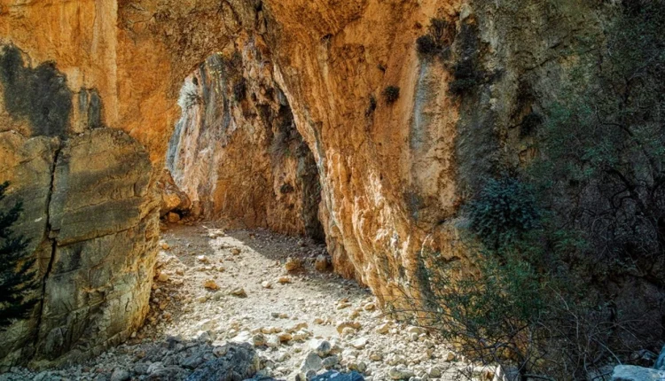 Κρήτη:-Βρέθηκε-σώος-ο-Βρετανός-τουρίστας-που-πήγε-για-πεζοπορία-στο-φαράγγι-Ίμπρου-εν-μέσω-κακοκαιρίας