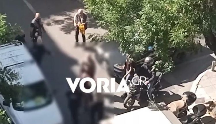 Άγρια-συμπλοκή-οδηγών-στη-Θεσσαλονίκη:-Τον-έβγαλε-από-το-βαν-και-τον-γρονθοκόπησε-–-Δείτε-βίντεο