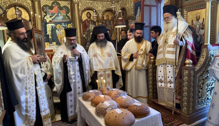 Αρχιερατικός-Εσπερινός-στο-πανηγυρίζον-Επισκοπικό-Παρεκκλήσιο-του-Οσίου-Ιωάννου-του-Ερημίτου-Ιεράπετρας