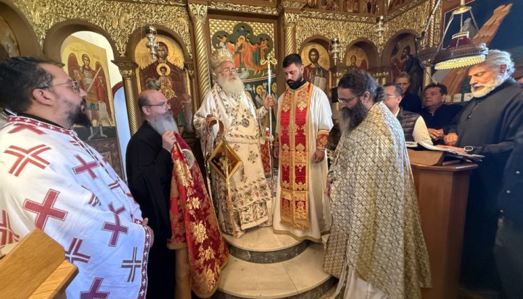 Χειροτονία-Πρεσβυτέρου-στο-πανηγυρίζον-Επισκοπικό-παρεκκλήσιο-του-Οσίου-Ιωάννου-του-Ερημίτου-Ιεράπετρας