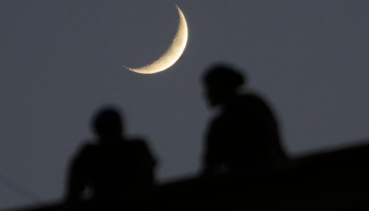 Όταν-τα-παιδιά-της-Ρόδου-μετρούν-το-σύμπαν:-Μαθητές-υπολογίζουν-την-απόσταση-Γης-και-Σελήνης-συμμετέχοντας-στο-«Πείραμα-του-Ίππαρχου»