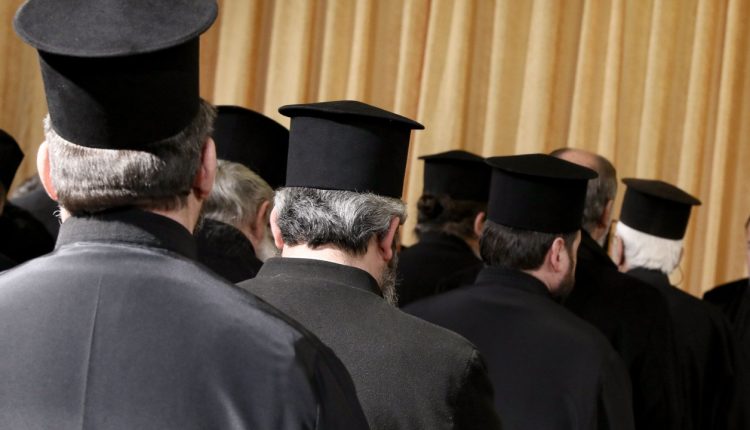 ΙΣΚΕ.:-Ψευδής-η-πληροφορία-ότι-ζητήσαμε-από-τη-ΔΙΣ-οι-κληρικοί-να-αφαιρέσουν-το-ιερατικό-τους-ράσο