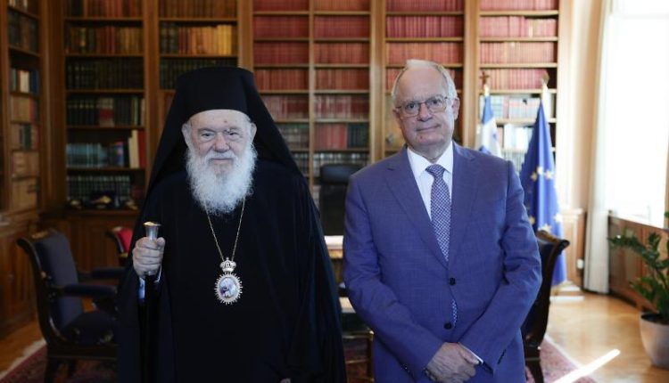 Συνάντηση-aρχιεπισκόπου-με-τον-Πρόεδρο-της-Δημοκρατίας-με-έμφαση-στον-τομέα-της-κοινωνικής-πρόνοιας