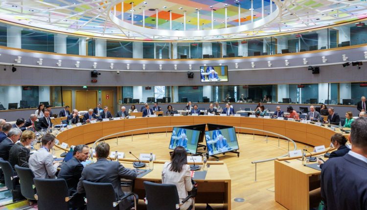 Ευρωπαϊκή-μάχη-για-λήψη-νέων-μέτρων-κατά-της-ακρίβειας:-Τι-ζητά-η-Αθήνα-από-τις-Βρυξέλλες-και-γιατί-η-Κομισιόν-βάζει-«φρένο»