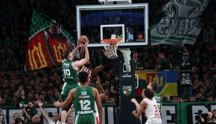euroleague:-Πρόστιμο-30.000-ευρώ-και-ποινή-έδρας-για-τα-πανό-στο-ματς-με-τον-Ολυμπιακό