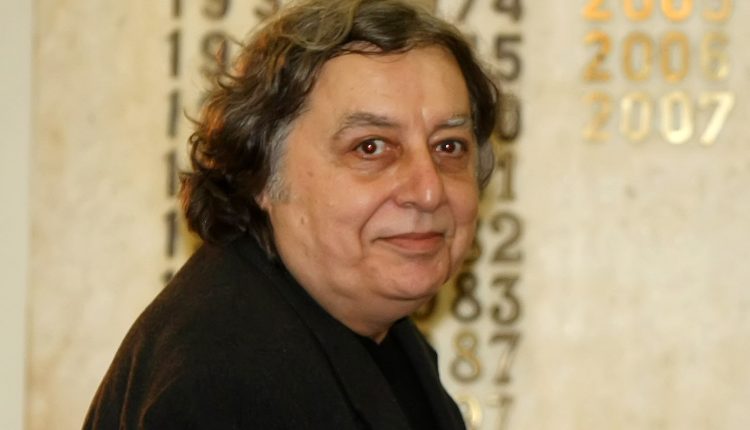 Διονύσης-Χαριτόπουλος:-Ένας-αιρετικός-της-διανόησης-–-«Το-μίσος-είναι-σαν-να-πίνεις-εσύ-δηλητήριο-και-να-περιμένεις-να-πεθάνει-ο-άλλος»