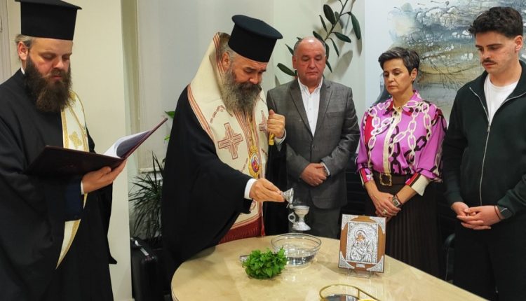 Αγιασμός-στο-πολιτικό-γραφείο-του-βουλευτή-Φλώρινας-Σταύρου-Παπασωτηρίου