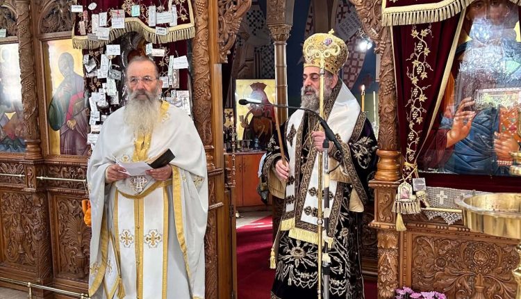 Ο-Μητροπολίτης-Κυρηνείας-στον-Ιερό-Ναό-Παναγίας-του-Τράχωνα,-στη-Λευκωσία.