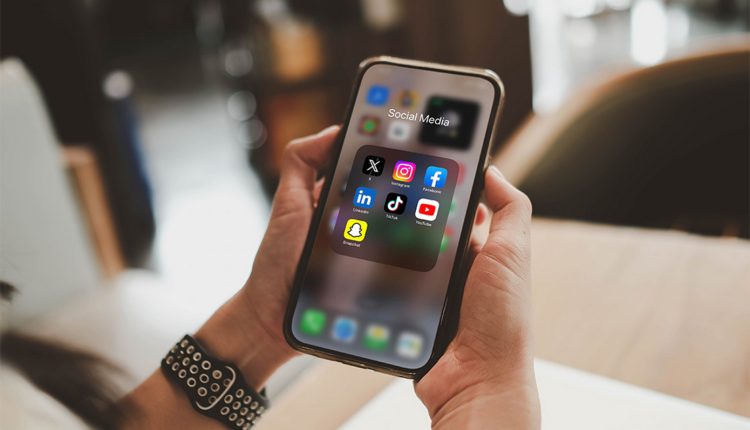 Παιδιά-και-social-media:-Τι-προβλέπει-η-ελληνική-ρύθμιση,-ποιες-αλλαγές-αναμένονται,-πώς-θα-ελέγχεται-η-ηλικία;