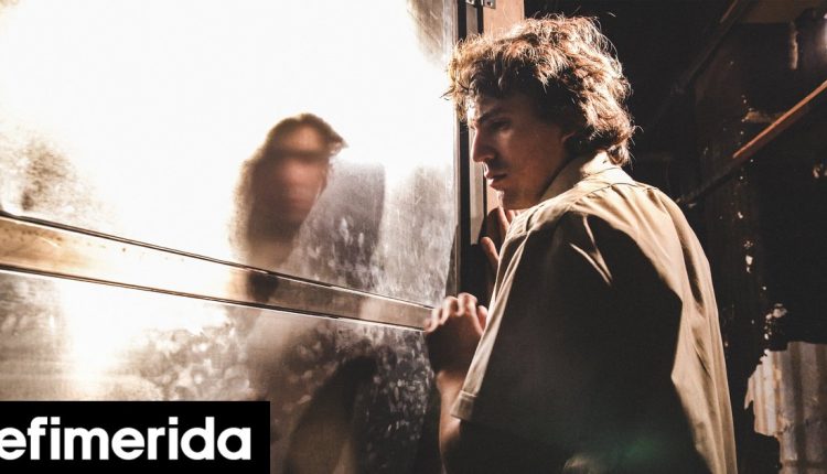 o-Δημήτρης-Καραντζάς-σκηνοθετεί-το-«Ρομπέρτο-Τσούκκο»-και-λέει:-«Μερικές-φορές-θα-ήθελα-να-είμαι-αόρατος»