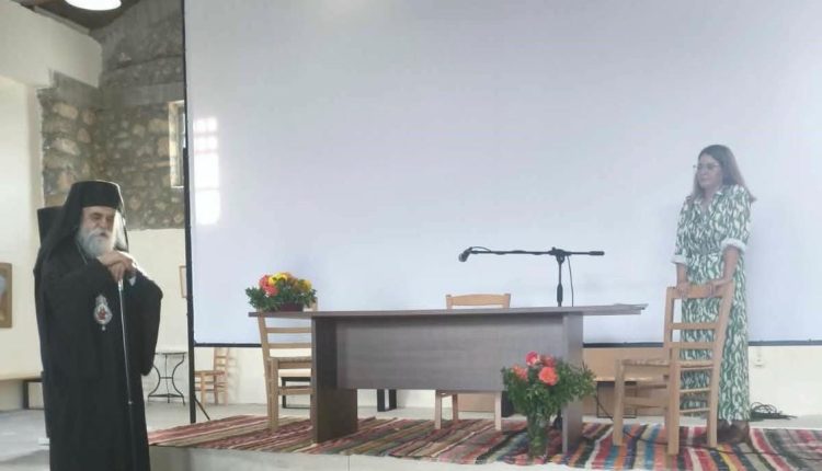 Ο-Ηλείας-Αθανάσιος-σε-παρουσίαση-βιβλίου-της-Μητροπόλεως