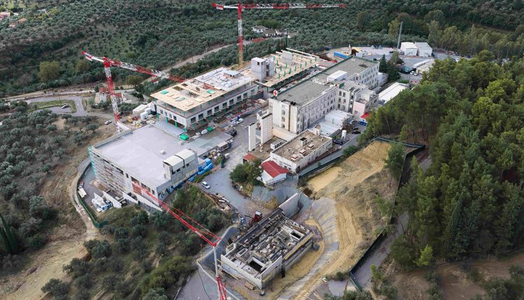 Σε-πλήρη-εξέλιξη-η-κατασκευή-των-τριών-νοσοκομείων-ΙΣΝ,-με-ορίζοντα-ολοκλήρωσης-το-2027