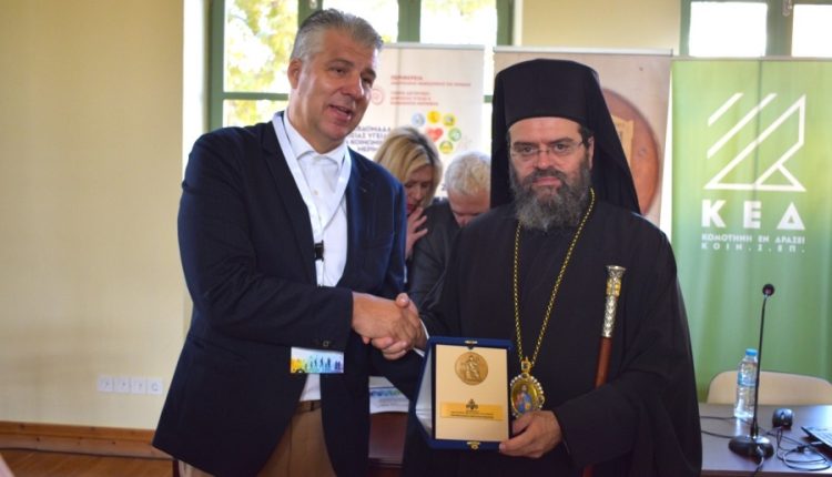 Ο-Περιφερειάρχης-Ανατολικής-Μακεδονίας-Θράκης-βράβευσε-την-ΙΜ.-Μαρωνείας