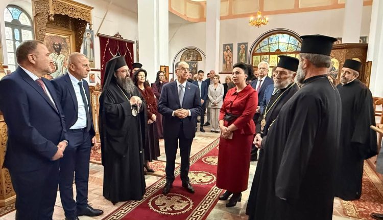 Επίσκεψη-του-Προέδρου-της-Αλβανίας-στον-Ιερό-Ναό-Αγίου-Νικολάου-Χότσιστ-στην-Κορυτσά