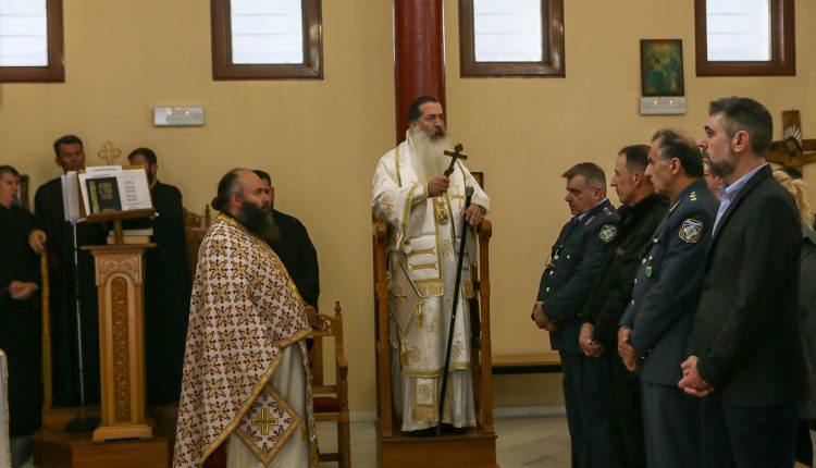 Ο-Φθιώτιδος-Συμεών-στις-Φυλακές-Δομοκού-για-την-εορτή-του-Αγίου-Λογγίνου