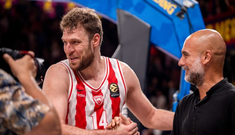 euroleague:-mvp-της-6ης-αγωνιστικής-ο-Βεζένκοφ-–-Η-αγκαλιά-με-τον-Γκουαρδιόλα