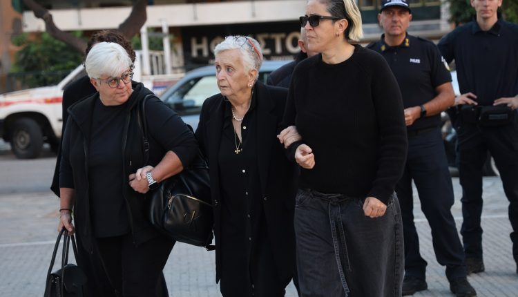 Βαθιά-θλίψη-στο-μνημόσυνο-του-Γιώργου-Μαζωνάκη-στη-Νίκαια-–-Δάκρυσαν-όλοι-με-τον-λόγο-του-Μητροπολίτη