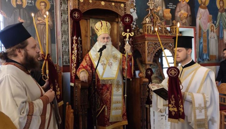 Η-εορτή-του-Αγίου-Αποστόλου-και-Ευαγγελιστού-Λουκά-στη-Μητρόπολη-Κορίνθου