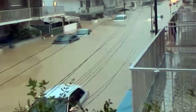 Τουλάχιστον-δύο-νεκροί-στην-ανατολική-Ισπανία-από-τις-πλημμύρες-–-Χείμαρροι-οι-δρόμοι-στην-περιφέρεια-της-Βαλένθια