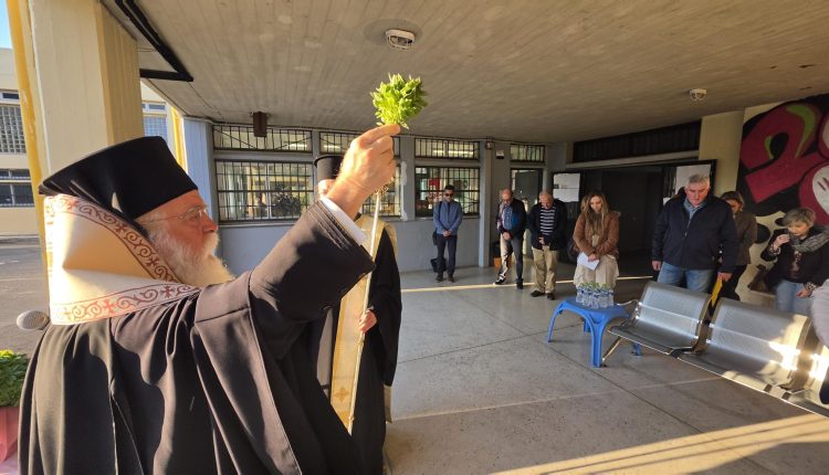 Αγιασμός-στην-ΑΣΠΑΙΤΕ-Βόλου-από-τον-Δημητριάδος-Ιγνάτιο