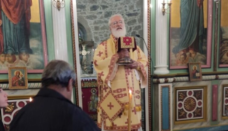 Ο-Μητροπολίτης-Αρκαλοχωρίου-στο-Θραψανό-Πεδιάδος