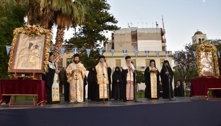 Συγκινητική-υ-υποδοχή-της-Παναγίας-«Εικοσιφοίνισσας»-στη-Χαλκίδα-(ΦΩΤΟ)