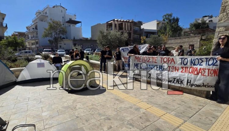 Φοιτητές-έστησαν-σκηνές-έξω-από-την-Περιφέρεια-Κρήτης-–-«Γκαρσονιέρα,-τιμή-ενοικίου-500-ευρώ»